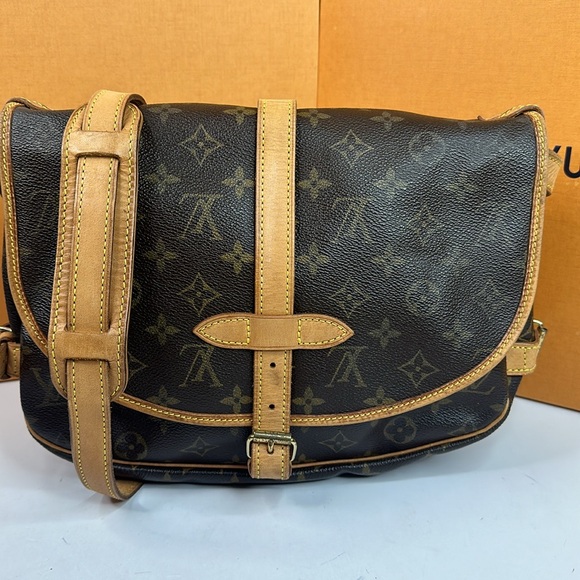 LV47 LOUIS VUITTON mono saumur 30 - Picture 2 of 13